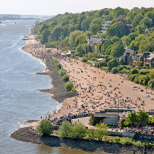 Elbstrand bei Övelgönne, www.mediaserver.hamburg.de / Andreas Vallbracht