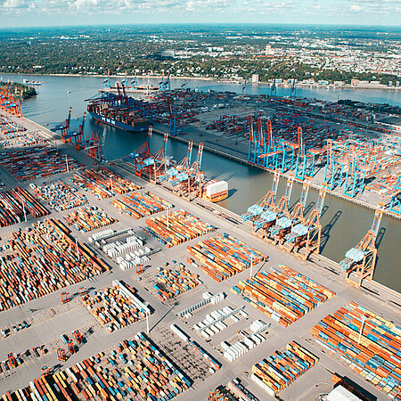 Luftaufnahme des Container Hafens in Waltershof