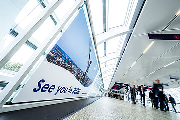 Skywalk der Hamburg Messe mit dem Logo der WindEnergy Hamburg und dem Schriftzug See you in 2026