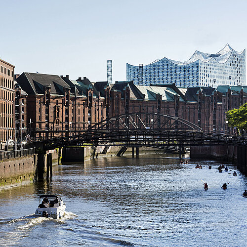 Speicherstadt und Elbphilharmonie, www.mediaserver.hamburg.de / Jörg Modrow